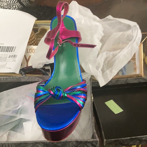 Heels - Picture 2 of 3